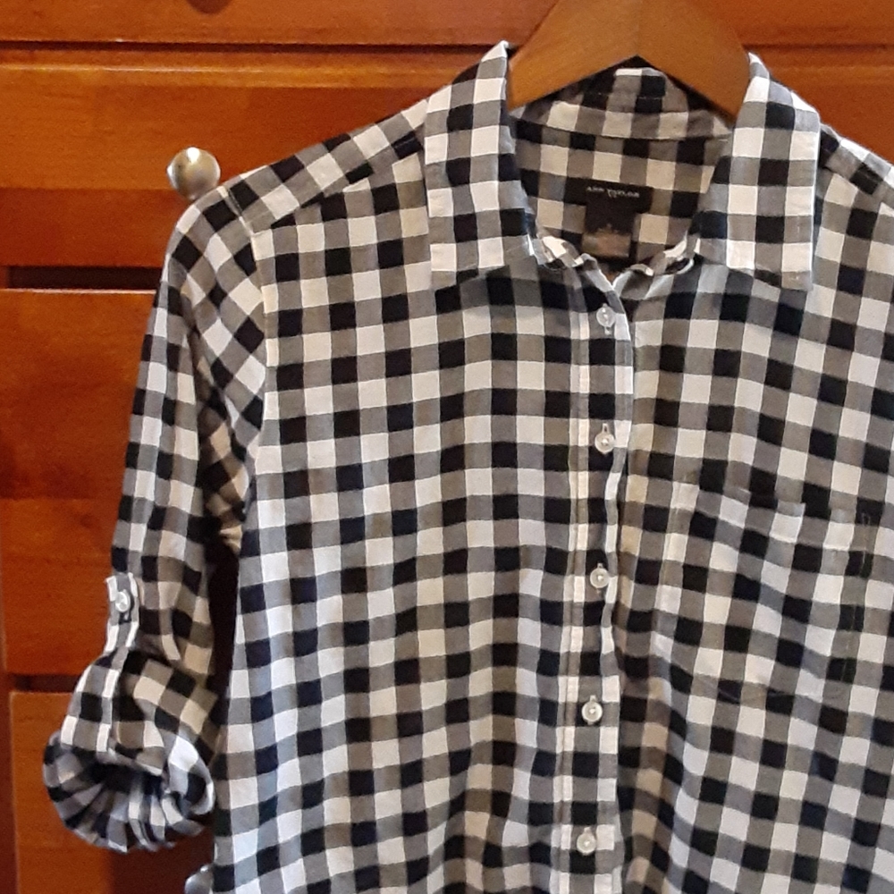 ANN TAYLOR BUTTON DOWN SHIRT